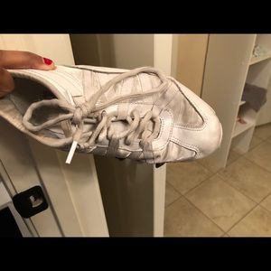 Cheer shoes